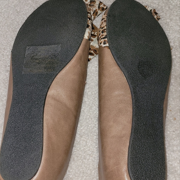 Avenue 8W Flats. NWT - Picture 2 of 3